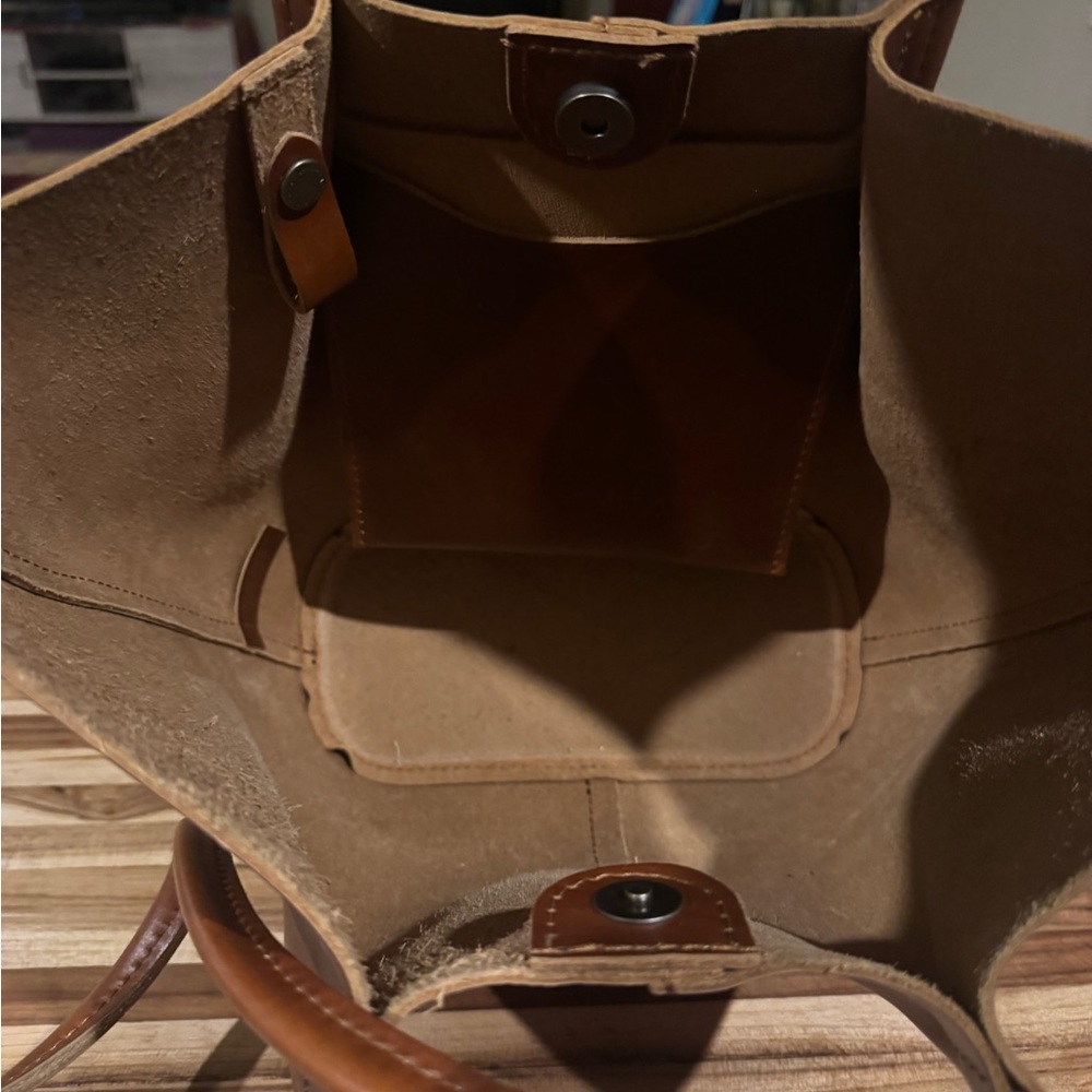 Portland Leather Large Devan Tote - Picture 5 of 6